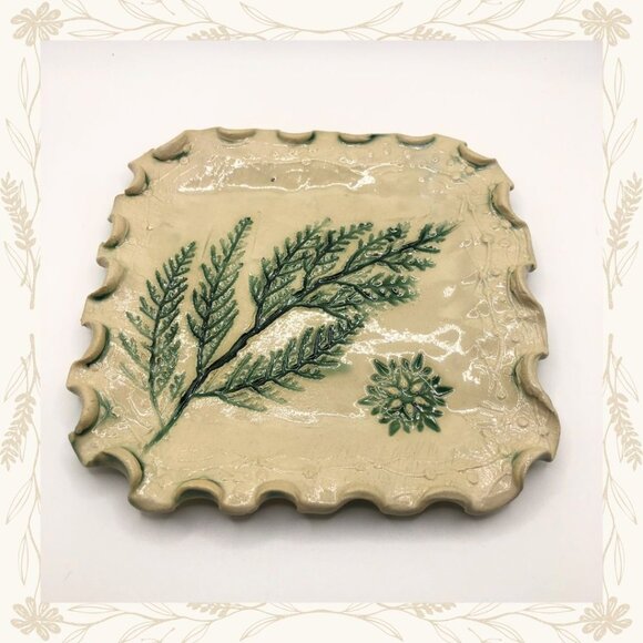 Handcrafted Ceramic Leaf Imprint Tray - Unsigned - Picture 1 of 2